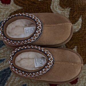 NWOT UGG TODDLER SLIPPERS